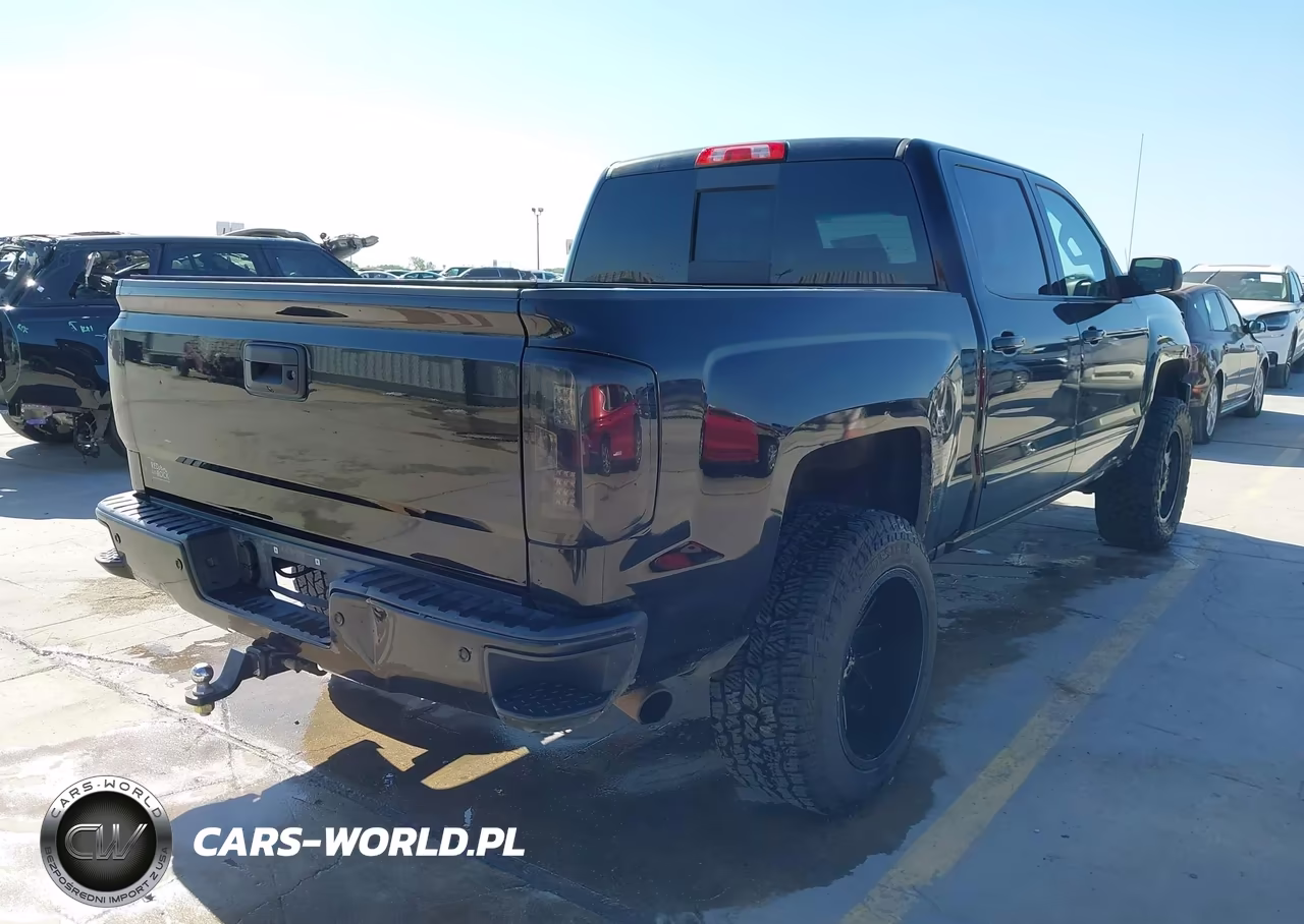 2018 Chevrolet Silverado 1500 2Lt VIN:3GCUKREC1JG404053 - 4