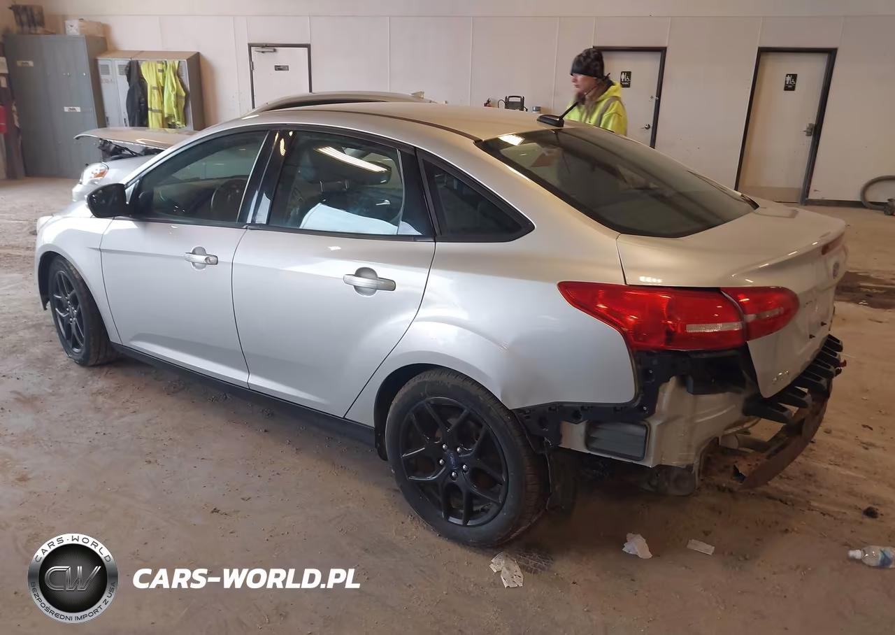 2016 Ford Focus Se VIN:1FADP3F29GL286162 - 3