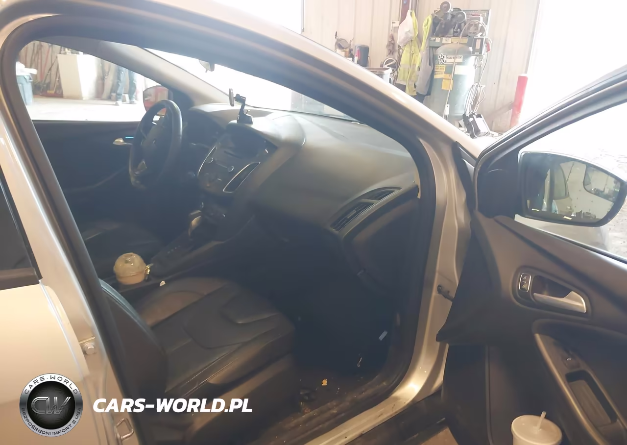 2016 Ford Focus Se VIN:1FADP3F29GL286162 - 5