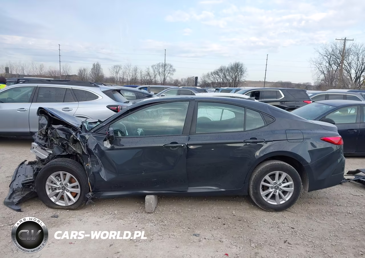 2026 Toyota Camry Le VIN:4T1DAACKXTU251330 - 15
