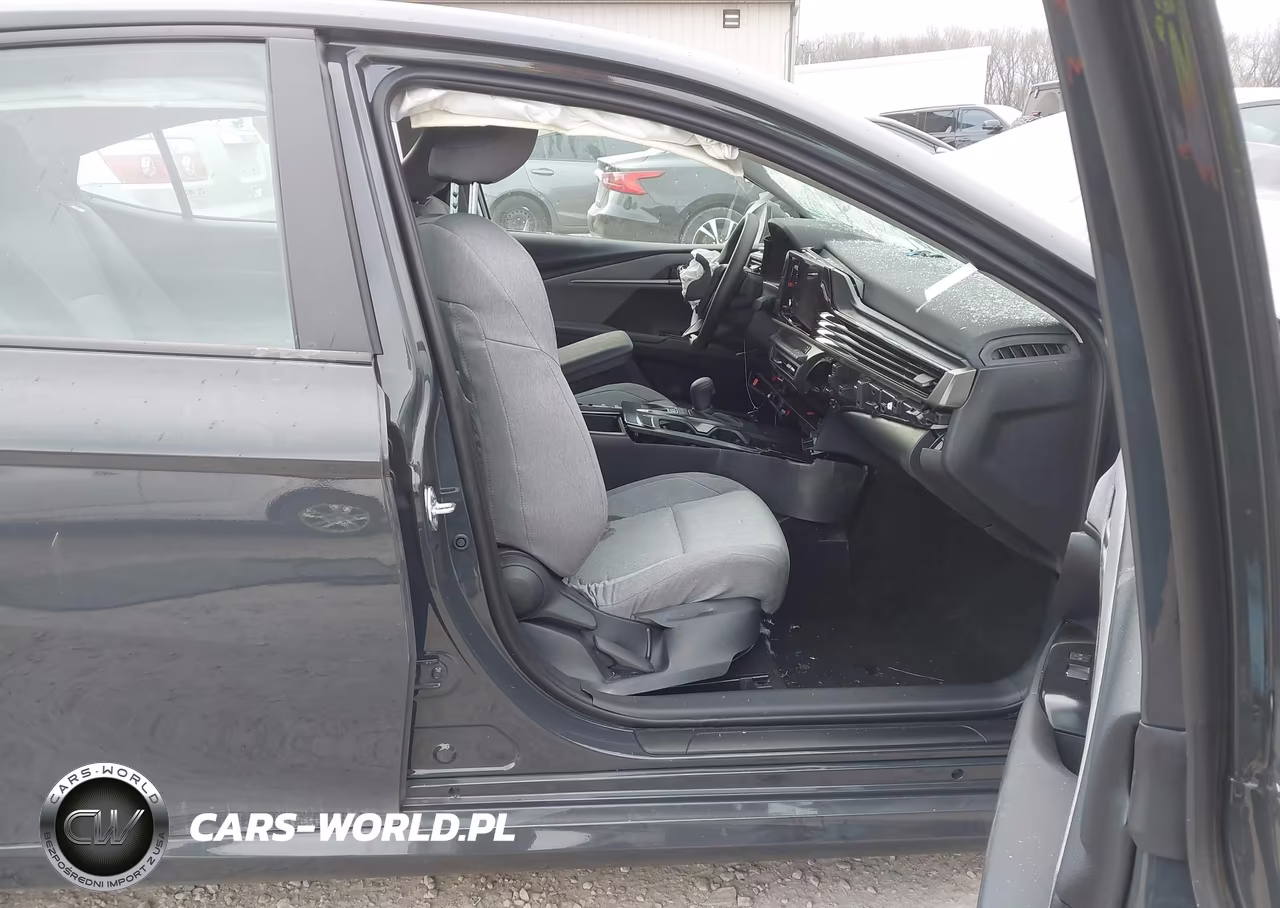 2026 Toyota Camry Le VIN:4T1DAACKXTU251330 - 5