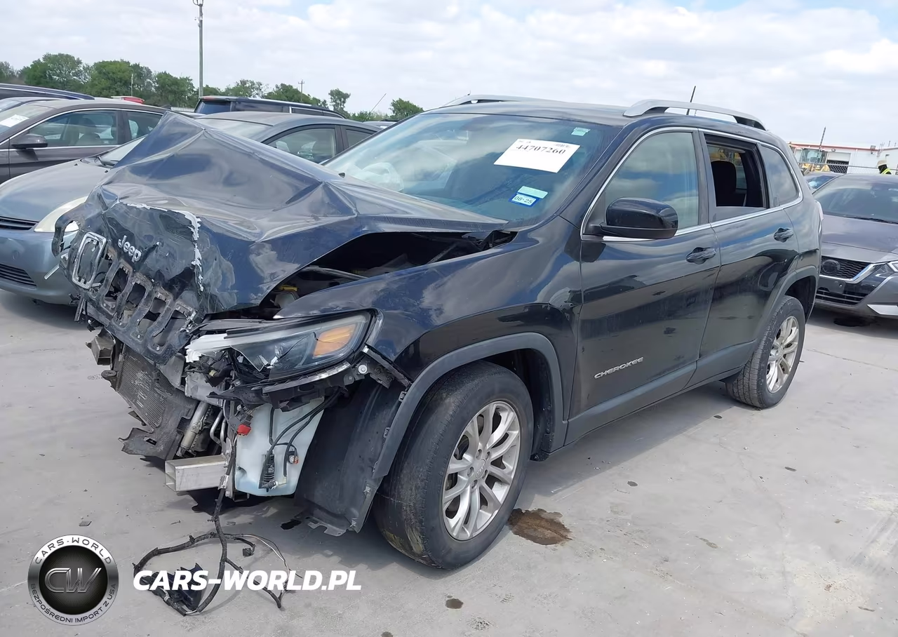 2019 Jeep Cherokee Latitude Fwd VIN:1C4PJLCB6KD144786 - 2