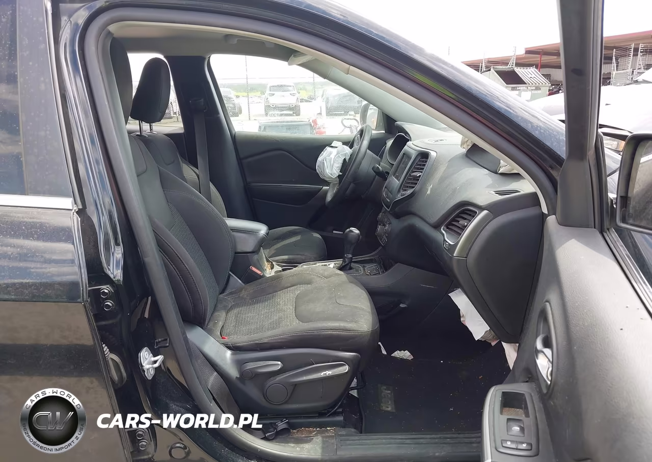 2019 Jeep Cherokee Latitude Fwd VIN:1C4PJLCB6KD144786 - 5