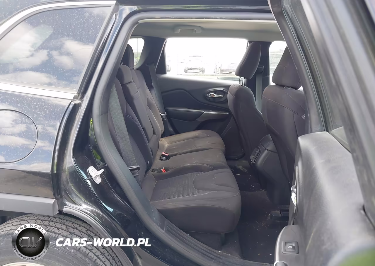 2019 Jeep Cherokee Latitude Fwd VIN:1C4PJLCB6KD144786 - 8