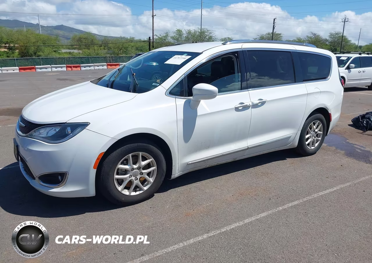 2020 Chrysler Pacifica Touring L VIN:2C4RC1BG5LR209467 - 2