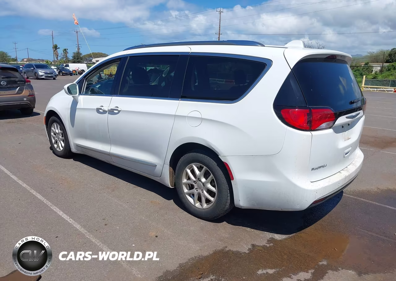 2020 Chrysler Pacifica Touring L VIN:2C4RC1BG5LR209467 - 3