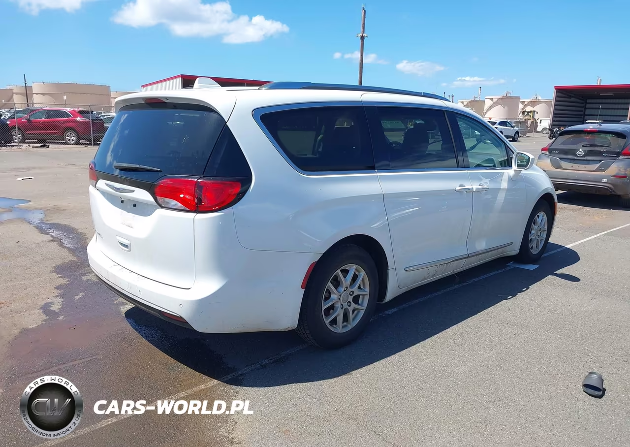 2020 Chrysler Pacifica Touring L VIN:2C4RC1BG5LR209467 - 4