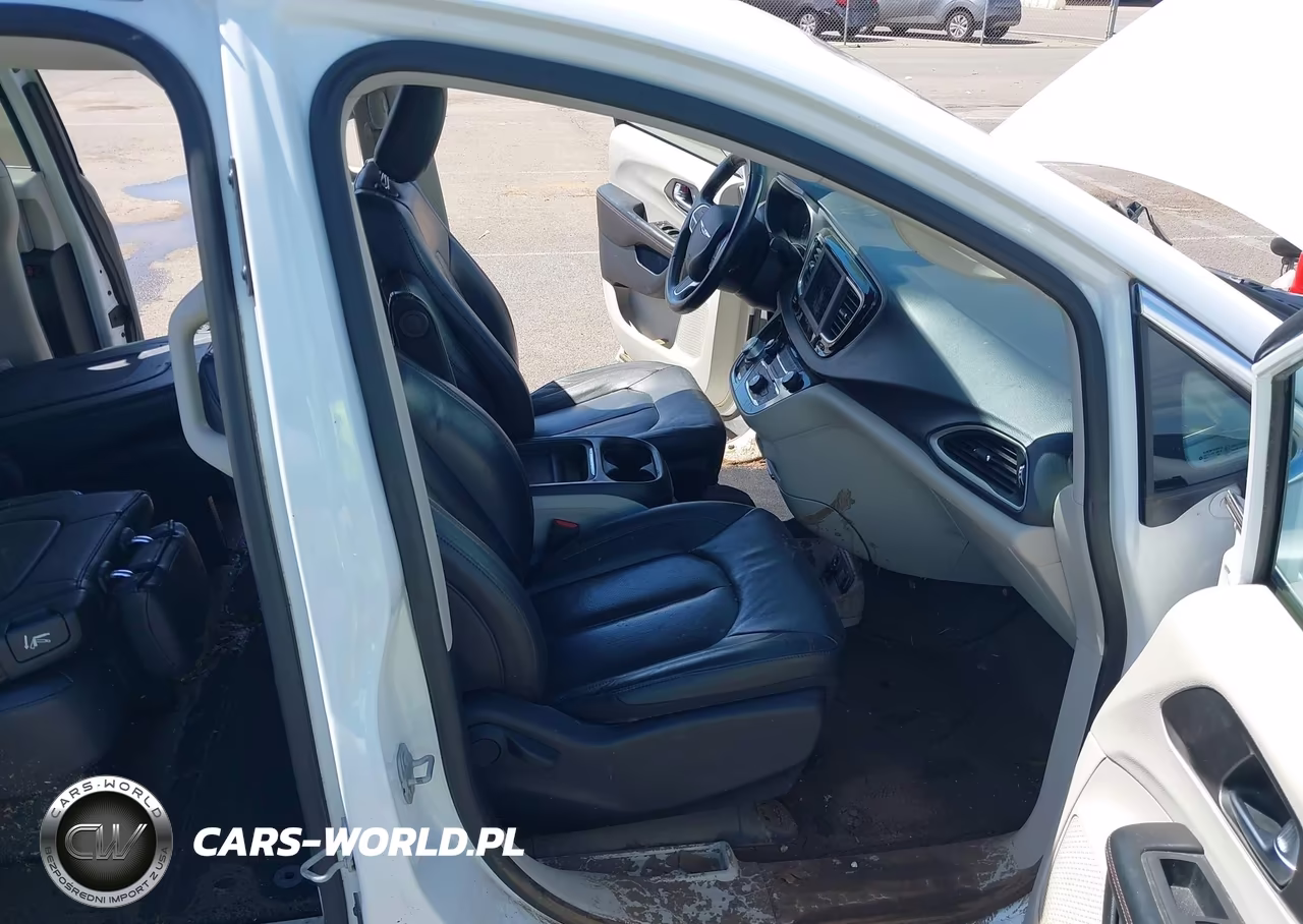2020 Chrysler Pacifica Touring L VIN:2C4RC1BG5LR209467 - 5