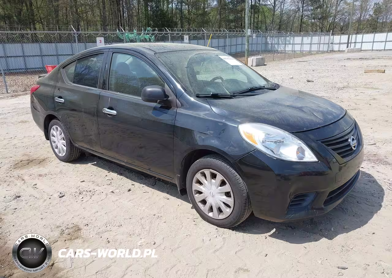 2013 Nissan Versa 1.6 S+