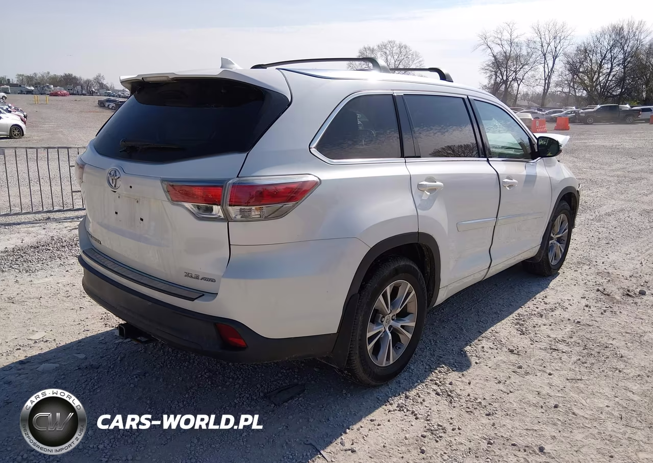 2015 Toyota Highlander Xle V6 VIN:5TDJKRFH7FS187629 - 4