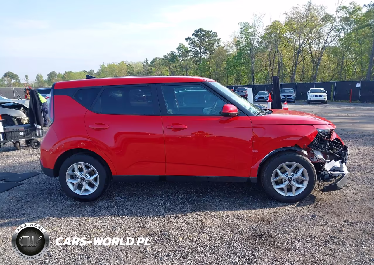 2025 Kia Soul S VIN:KNDJ23AU0S7264007 - 13