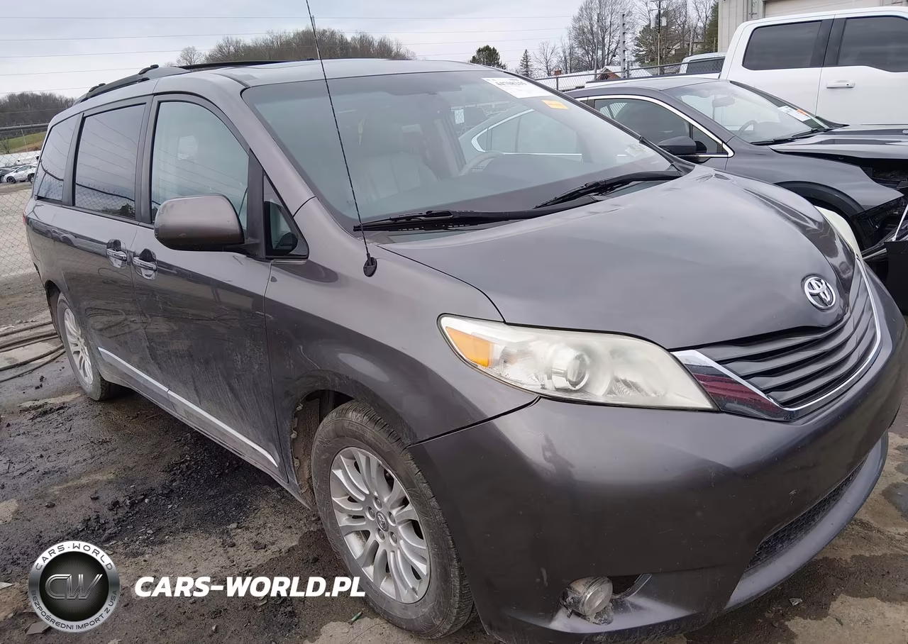 2014 Toyota Sienna Xle V6 8 Passenger
