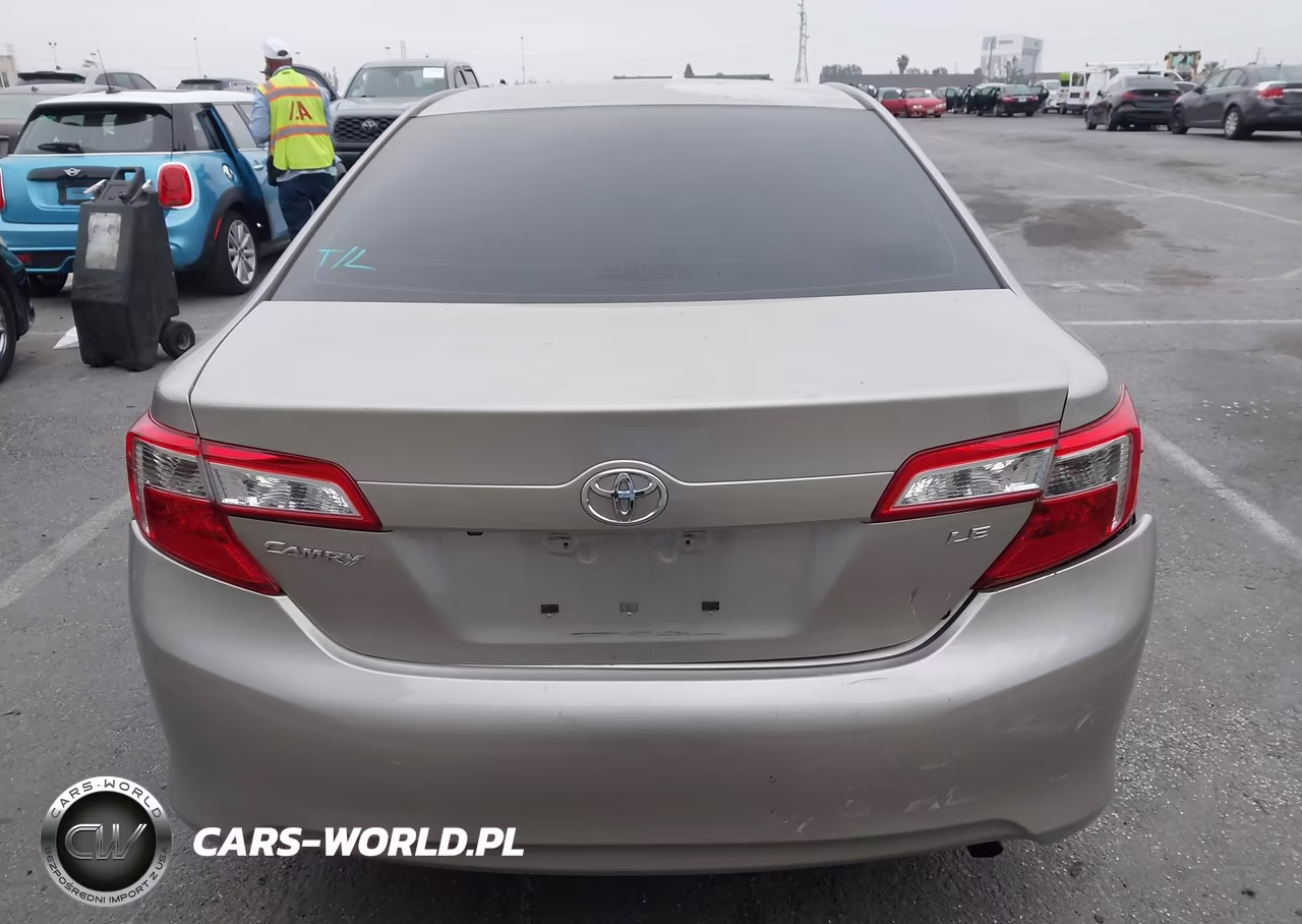 2014 Toyota Camry Le VIN:4T4BF1FK1ER387519 - 16