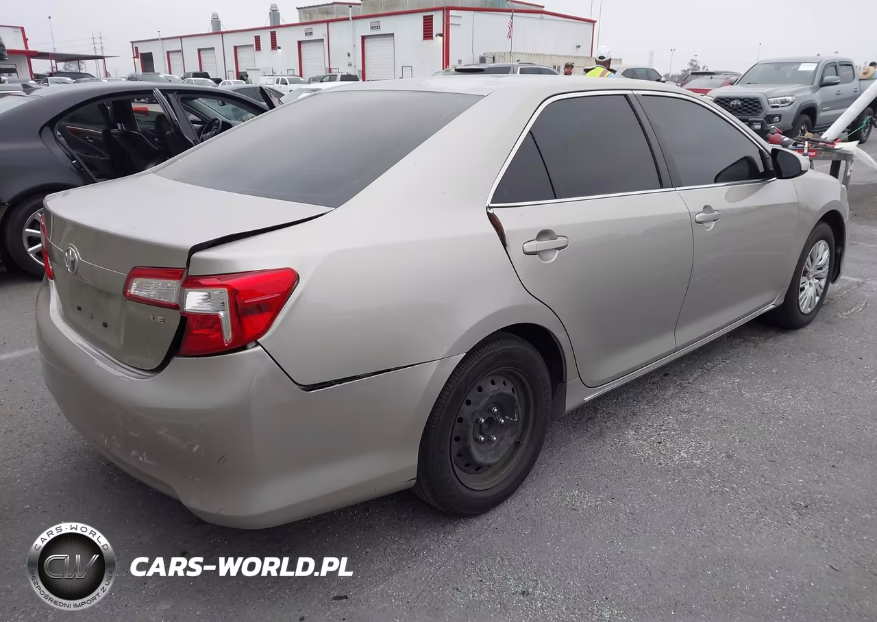 2014 Toyota Camry Le VIN:4T4BF1FK1ER387519 - 4