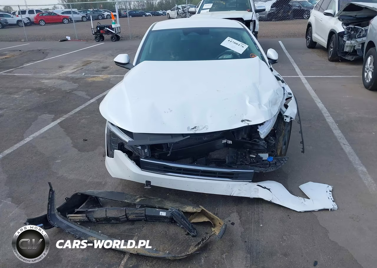 2025 Kia K4 Lxs VIN:3KPFT4DE8SE183981 - 13