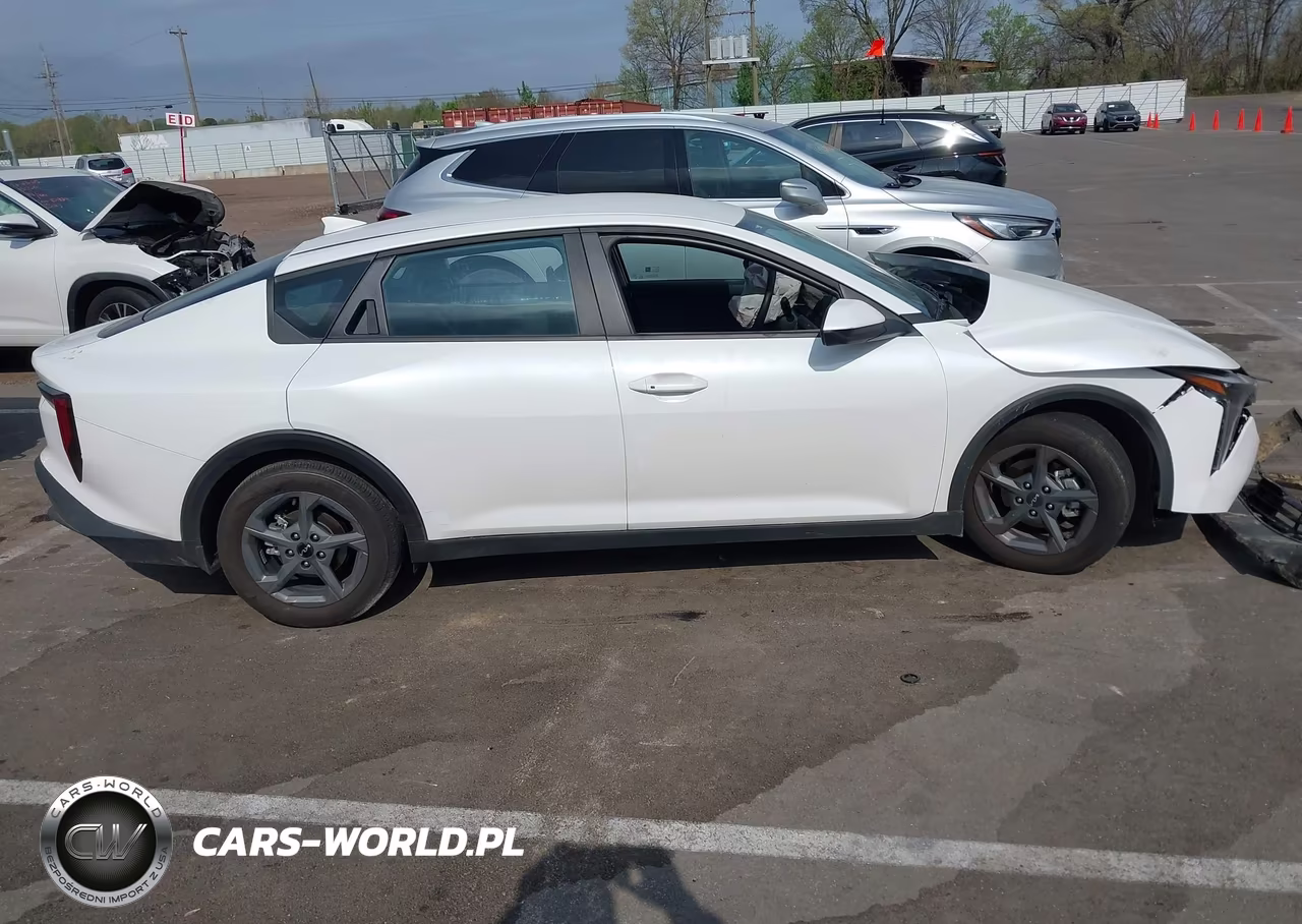 2025 Kia K4 Lxs VIN:3KPFT4DE8SE183981 - 14