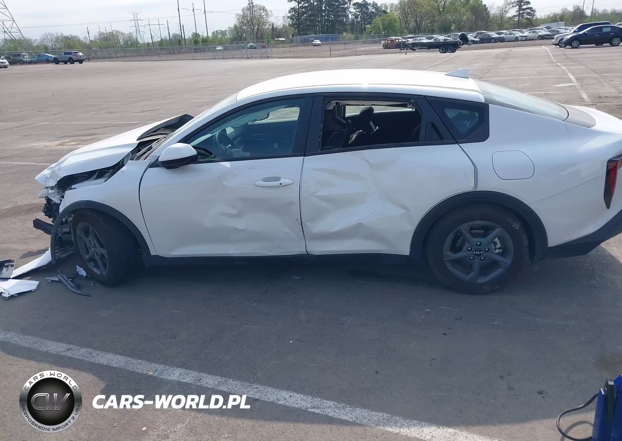 2025 Kia K4 Lxs VIN:3KPFT4DE8SE183981 - 15