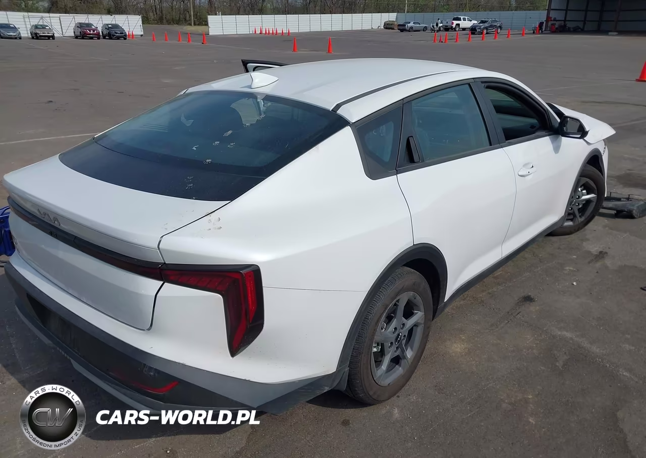 2025 Kia K4 Lxs VIN:3KPFT4DE8SE183981 - 4