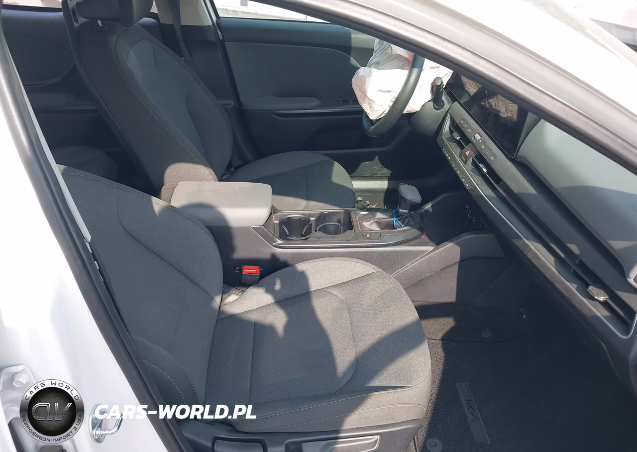 2025 Kia K4 Lxs VIN:3KPFT4DE8SE183981 - 5