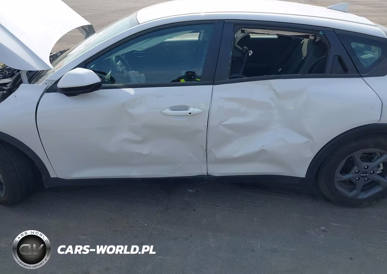2025 Kia K4 Lxs VIN:3KPFT4DE8SE183981 - 6