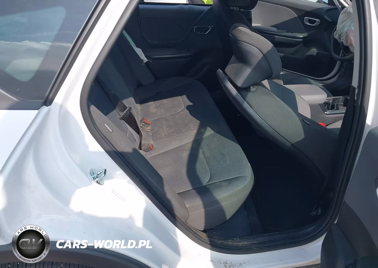 2025 Kia K4 Lxs VIN:3KPFT4DE8SE183981 - 8