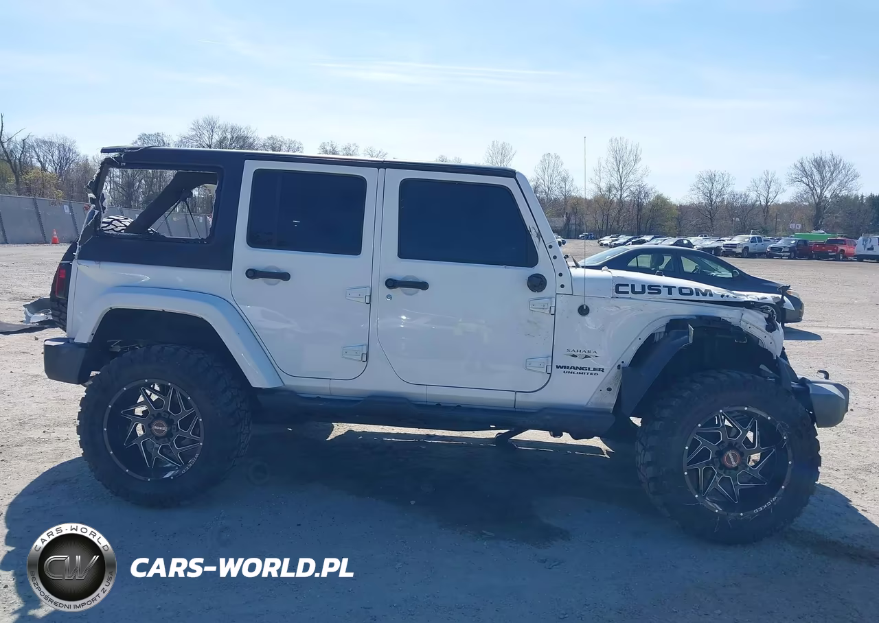 2017 Jeep Wrangler Unlimited Sahara 4X4 VIN:1C4HJWEG0HL717601 - 14