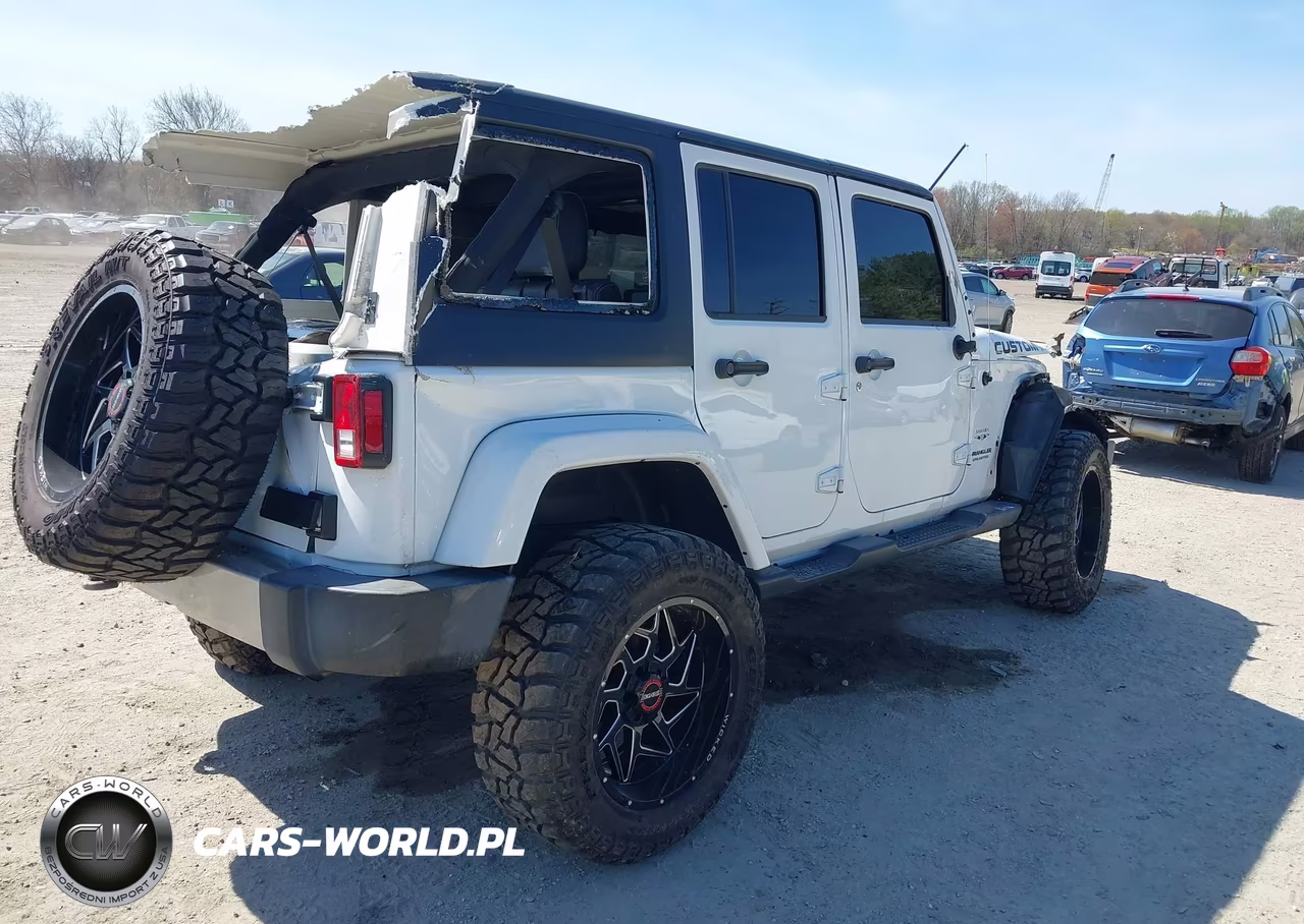 2017 Jeep Wrangler Unlimited Sahara 4X4 VIN:1C4HJWEG0HL717601 - 4