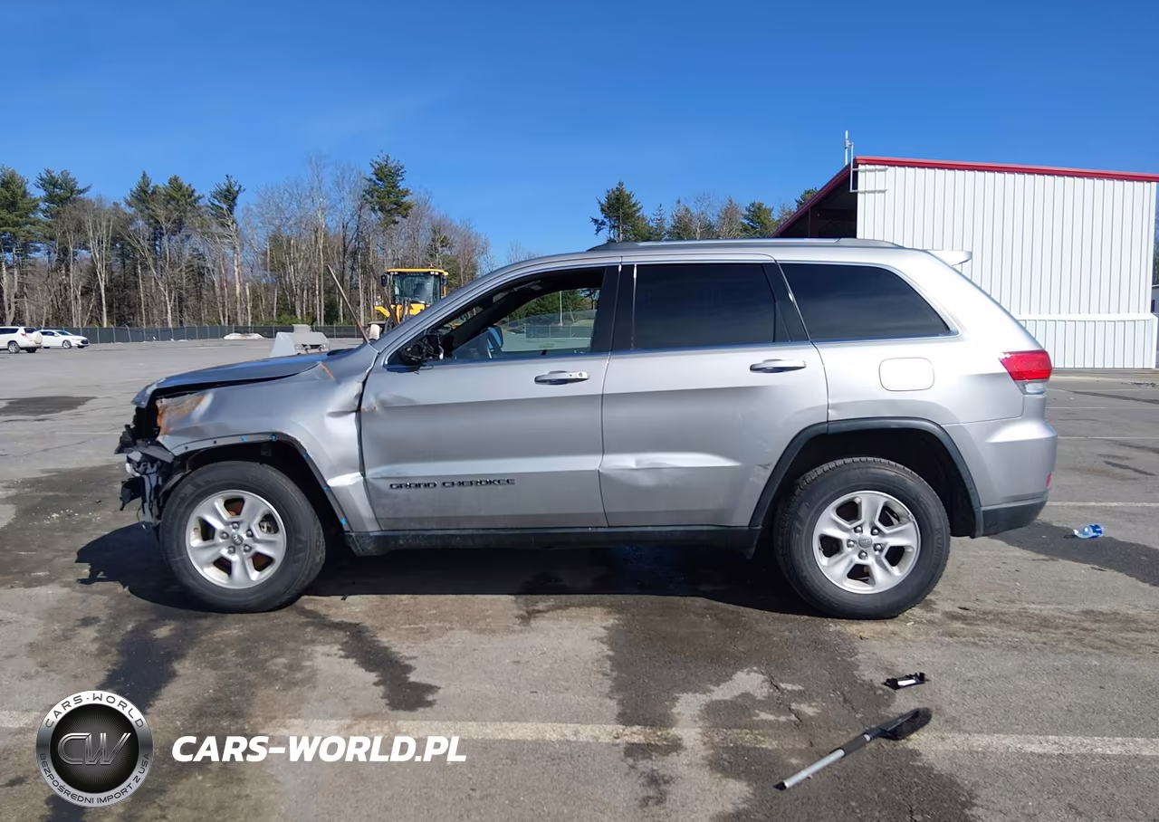 2017 Jeep Grand Cherokee Laredo 4X4 VIN:1C4RJFAG6HC889755 - 14