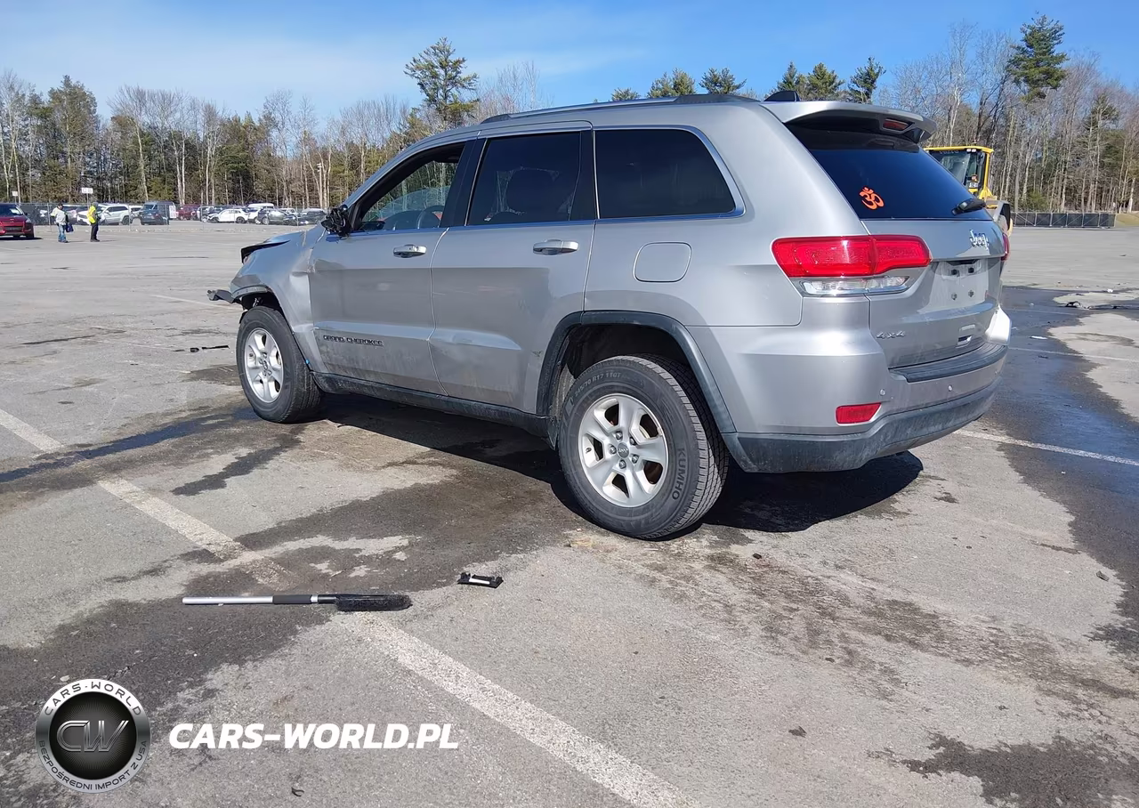2017 Jeep Grand Cherokee Laredo 4X4 VIN:1C4RJFAG6HC889755 - 3