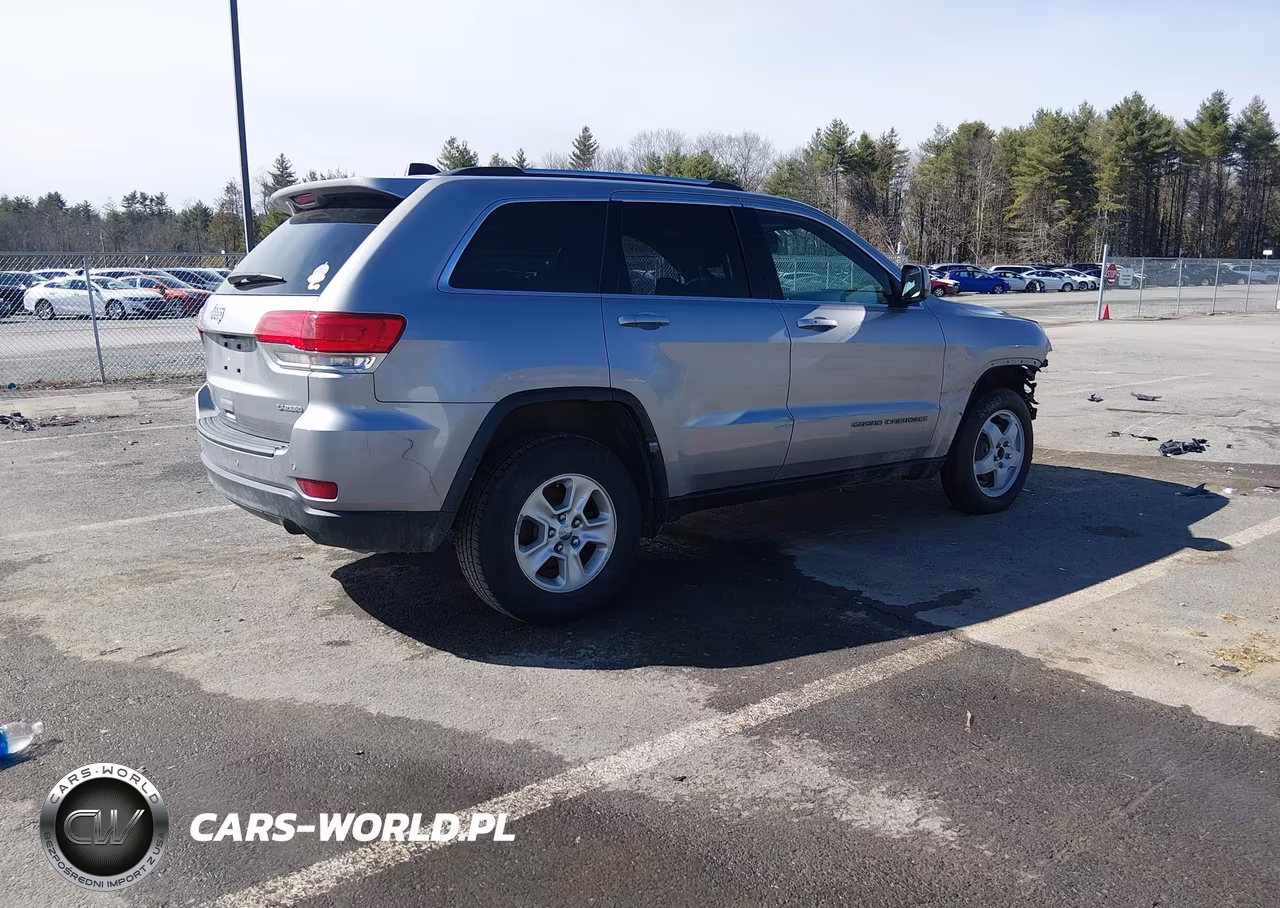 2017 Jeep Grand Cherokee Laredo 4X4 VIN:1C4RJFAG6HC889755 - 4