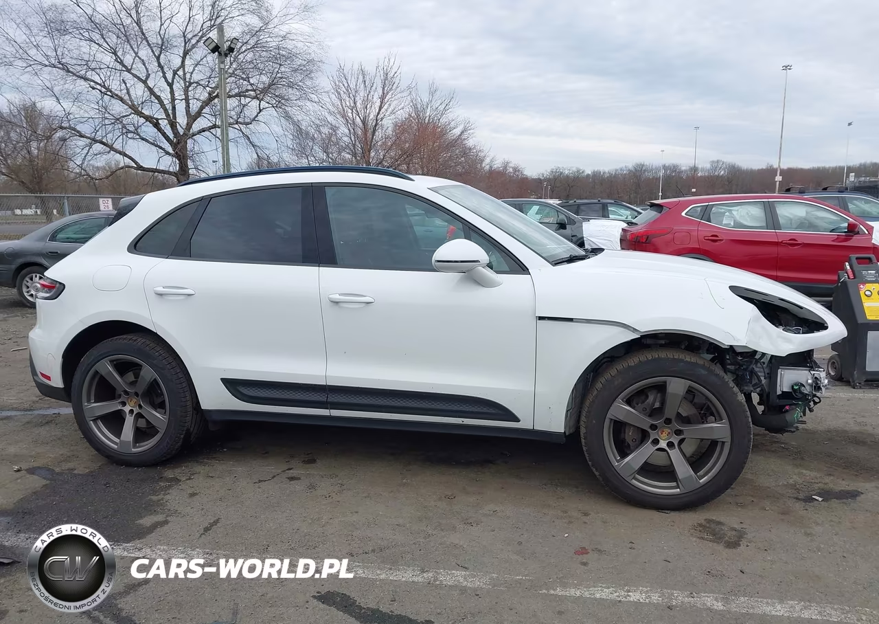 2023 Porsche Macan T VIN:WP1AA2A53PLB05971 - 13