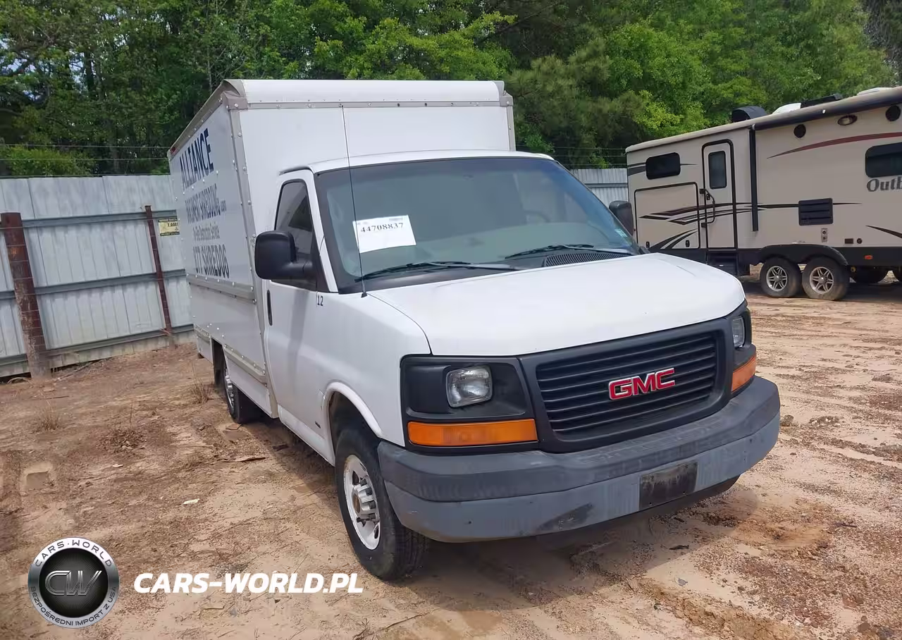 2004 GMC Savana Cutaway Standard