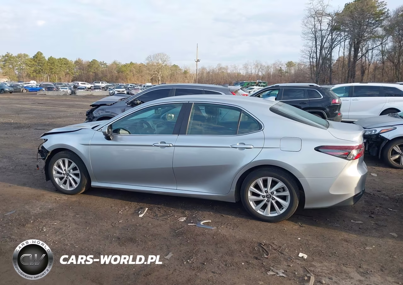 2021 Toyota Camry Le VIN:4T1C11AK4MU410729 - 14