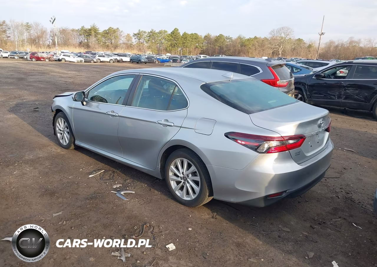 2021 Toyota Camry Le VIN:4T1C11AK4MU410729 - 3