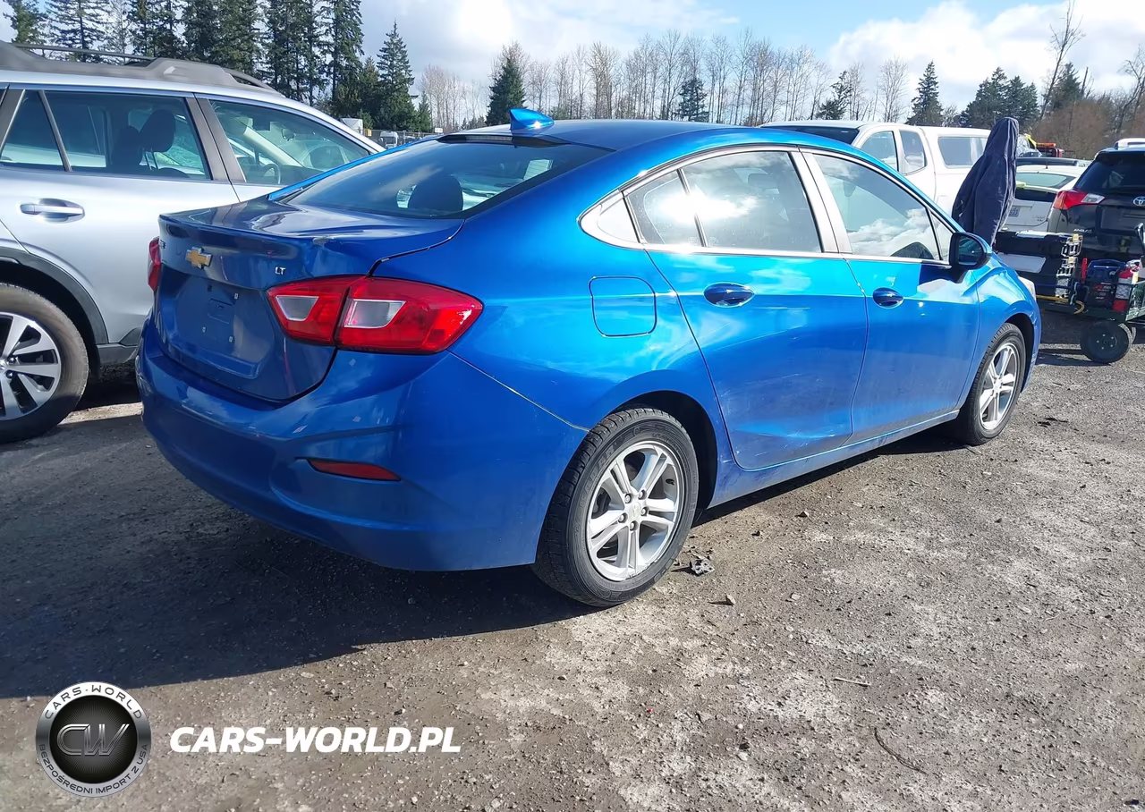 2018 Chevrolet Cruze Lt Auto VIN:1G1BE5SM9J7137950 - 4