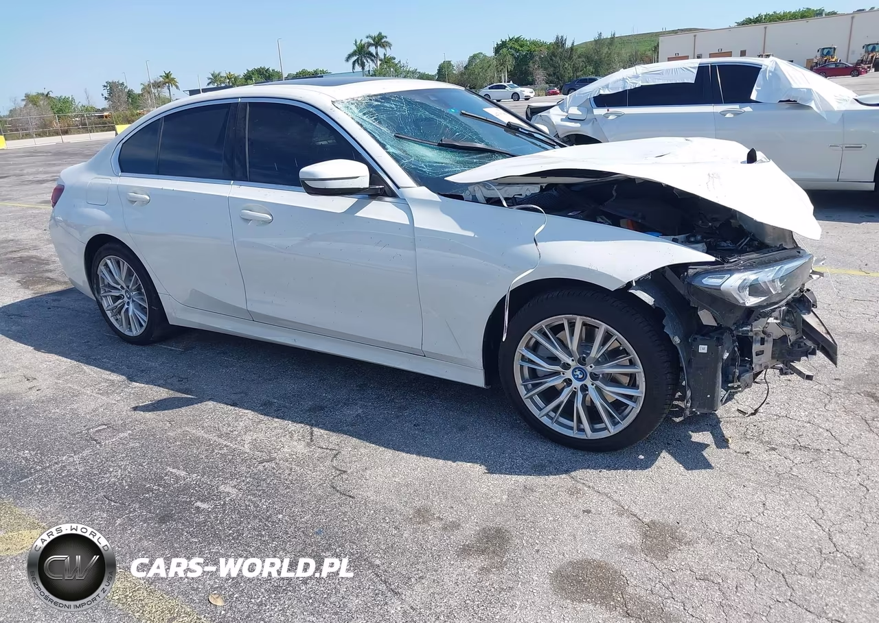 2024 BMW 330E – zdjęcie 1 z 17