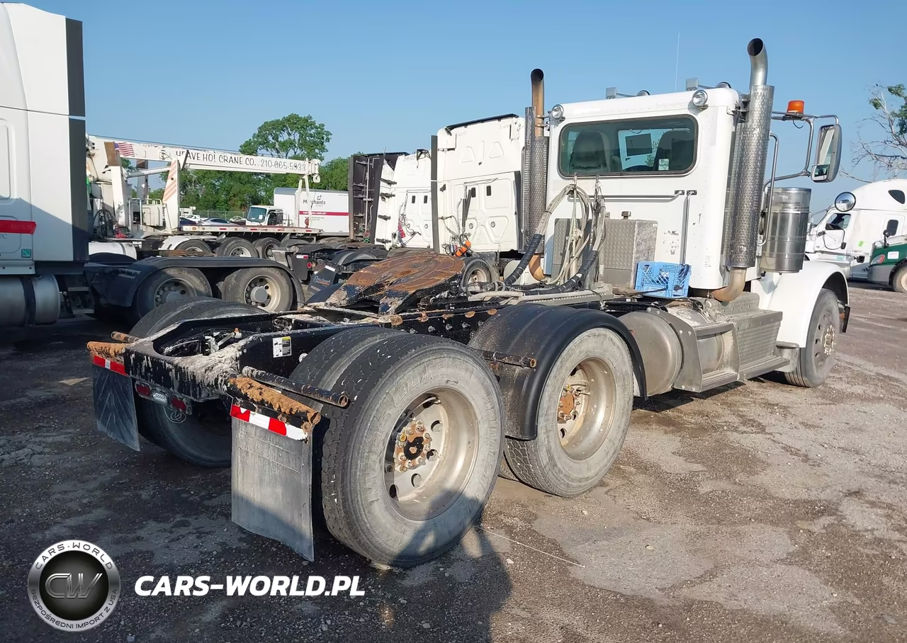 2015 Peterbilt 389 VIN:1XPXD79X5FD269123 - 4