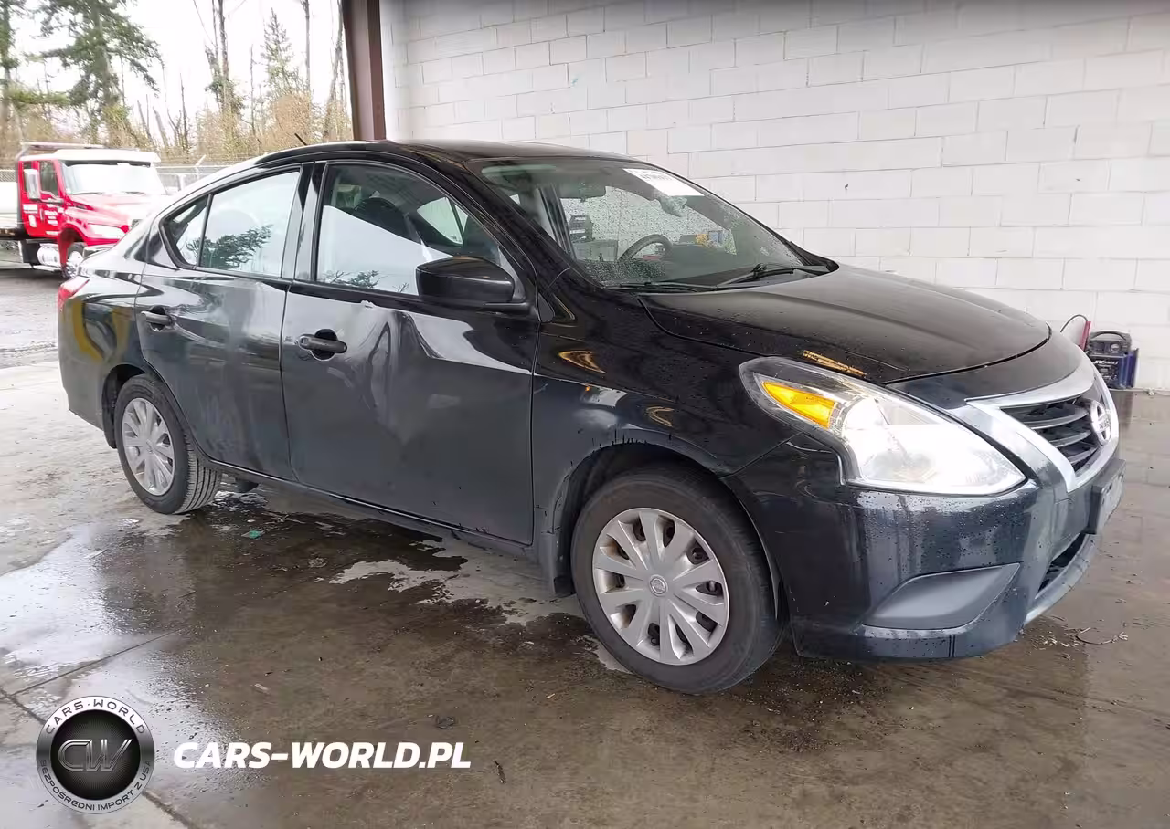 2017 Nissan Versa 1.6 S+