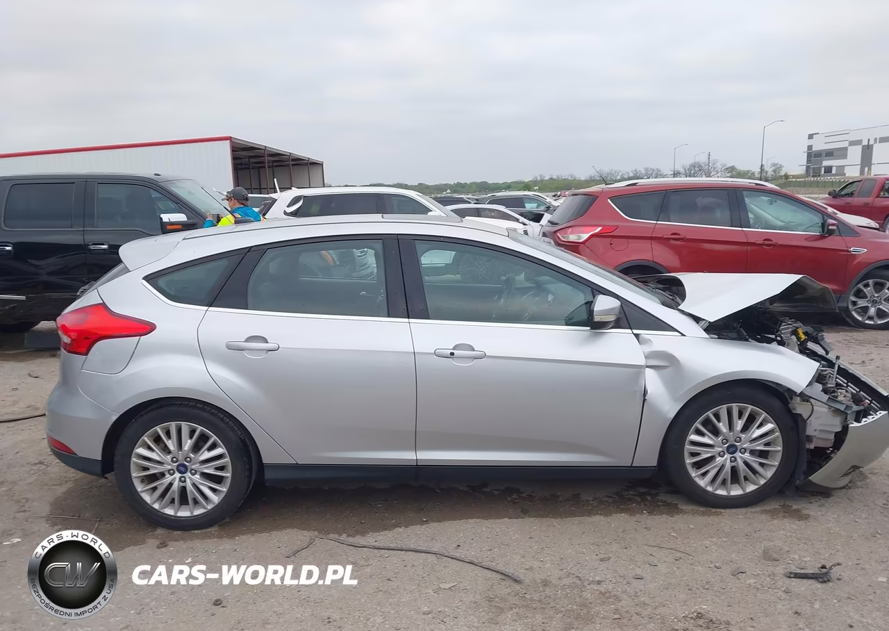 2017 Ford Focus Titanium VIN:1FADP3N21HL268239 - 13