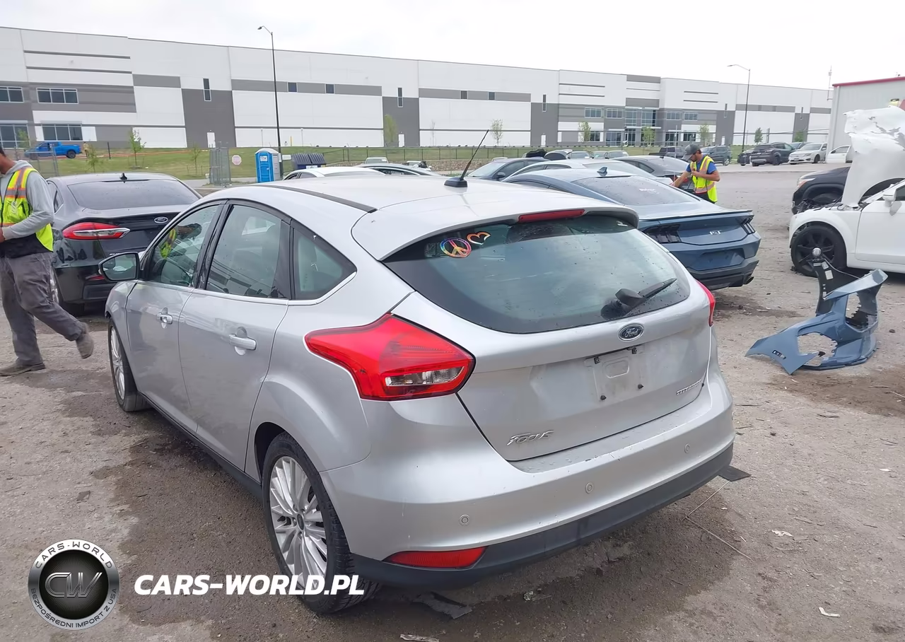 2017 Ford Focus Titanium VIN:1FADP3N21HL268239 - 3