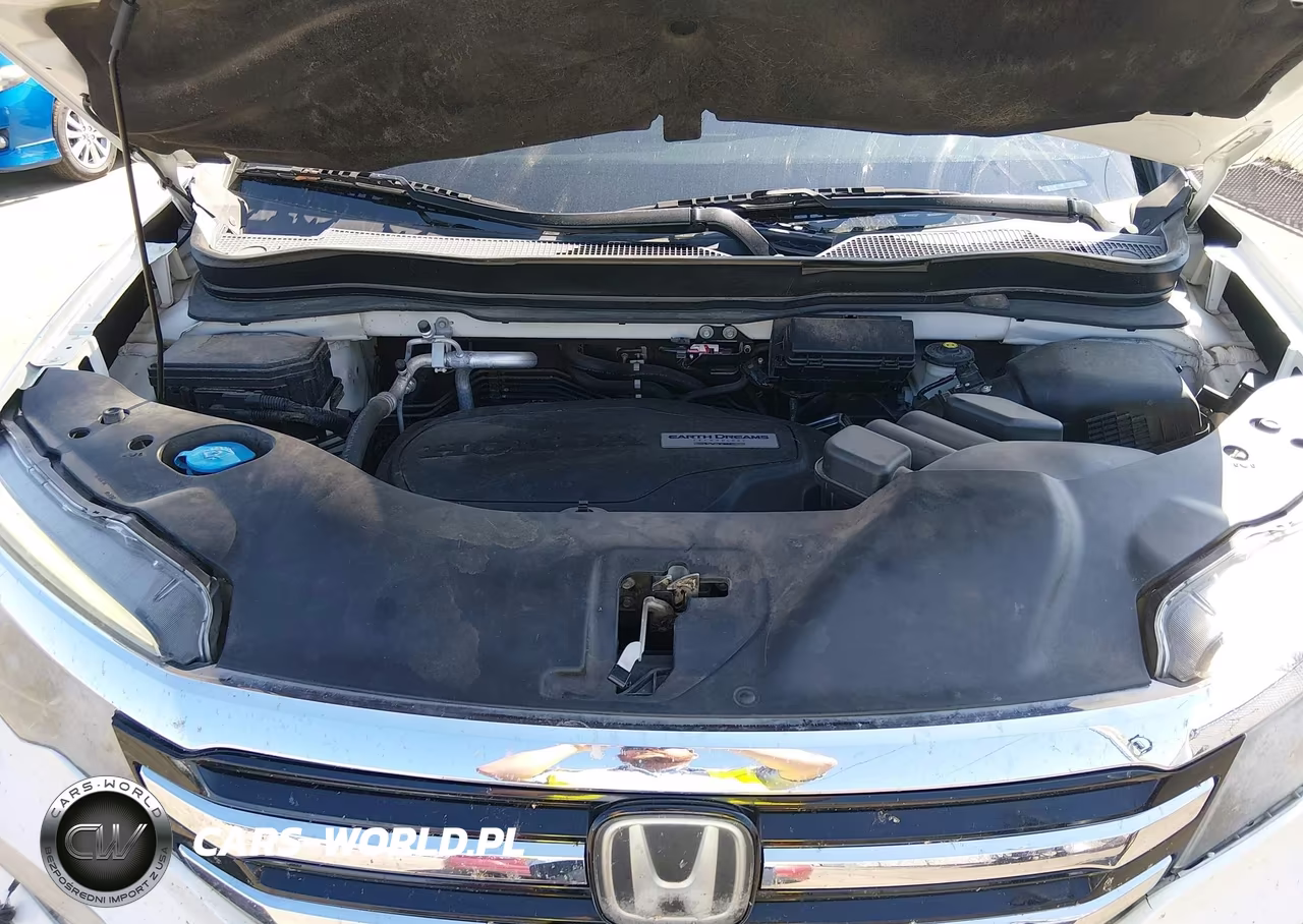 2018 Honda Pilot Touring VIN:5FNYF6H92JB053499 - 10