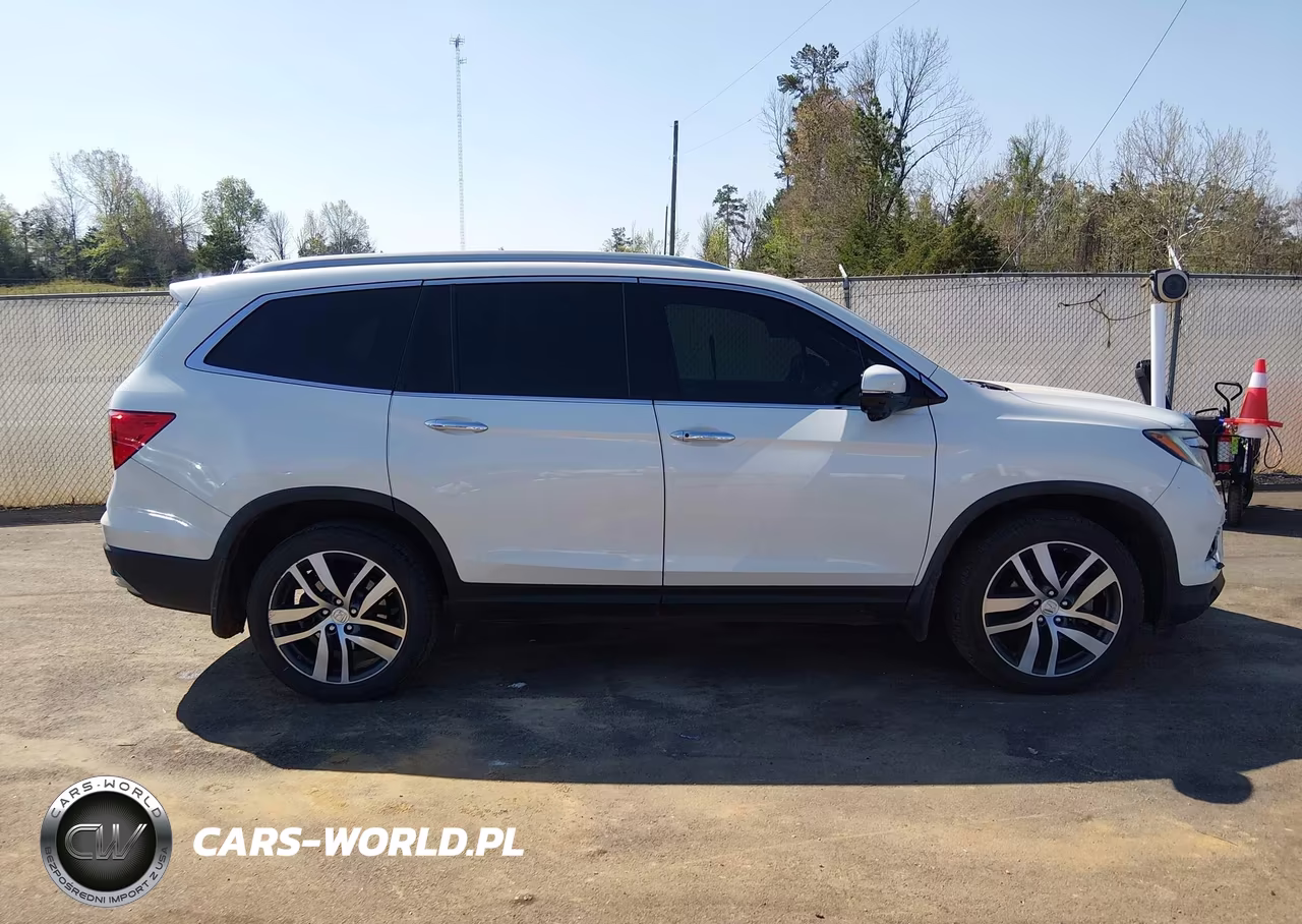 2018 Honda Pilot Touring VIN:5FNYF6H92JB053499 - 14