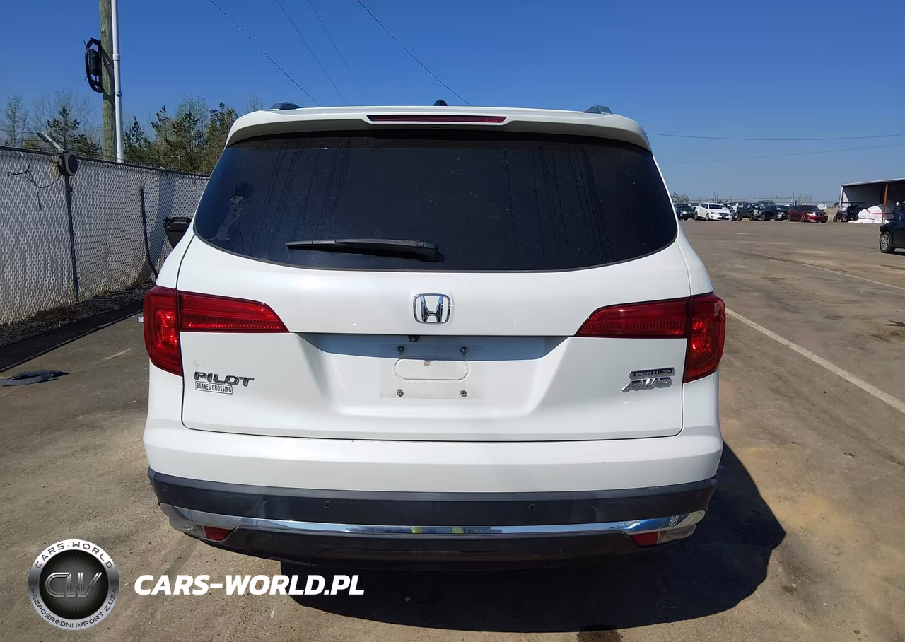 2018 Honda Pilot Touring VIN:5FNYF6H92JB053499 - 17