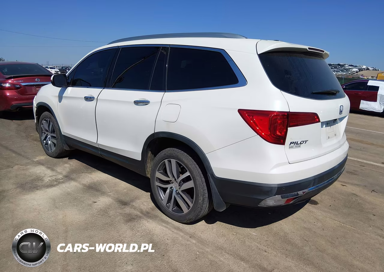 2018 Honda Pilot Touring VIN:5FNYF6H92JB053499 - 3