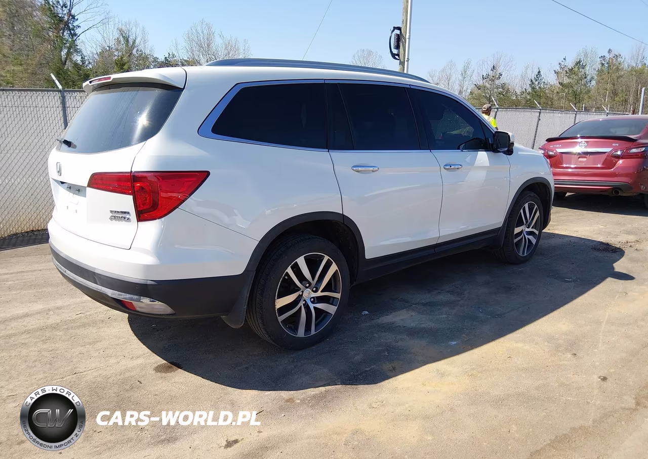 2018 Honda Pilot Touring VIN:5FNYF6H92JB053499 - 4