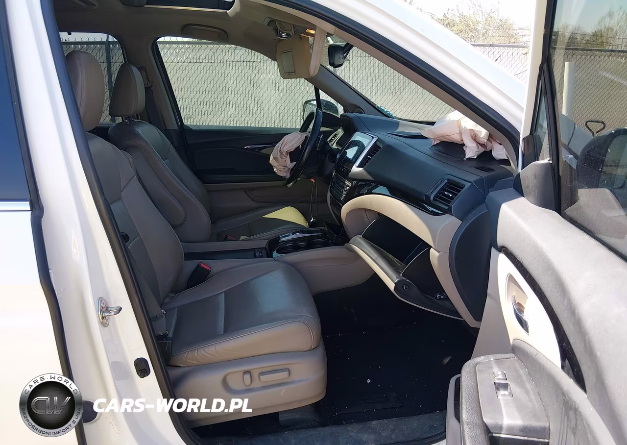 2018 Honda Pilot Touring VIN:5FNYF6H92JB053499 - 5