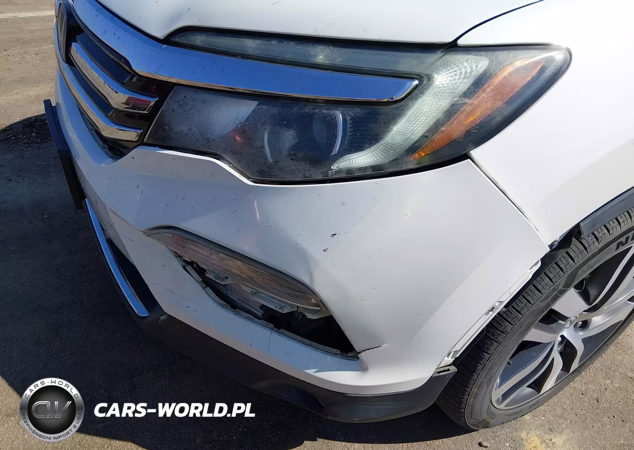 2018 Honda Pilot Touring VIN:5FNYF6H92JB053499 - 6