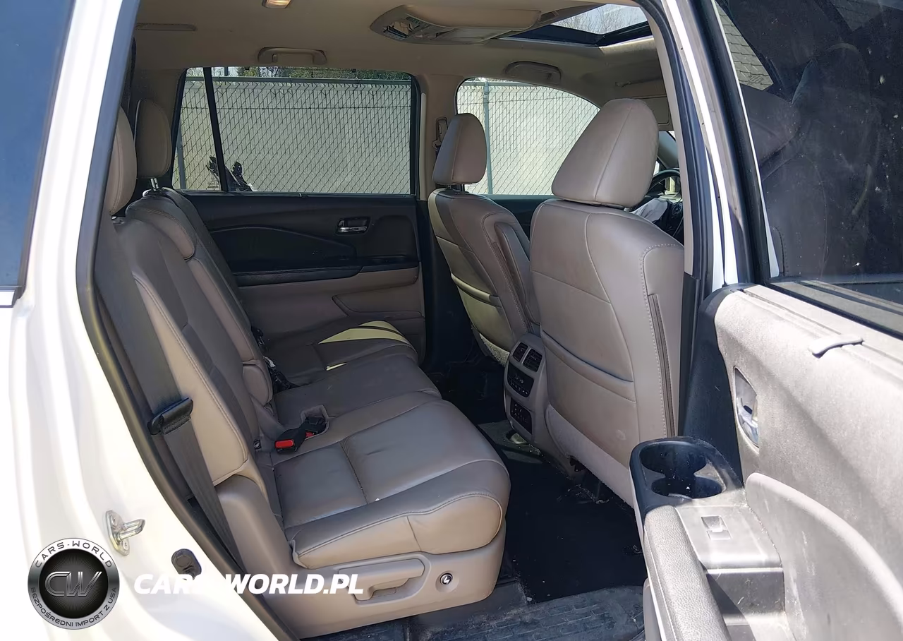 2018 Honda Pilot Touring VIN:5FNYF6H92JB053499 - 8
