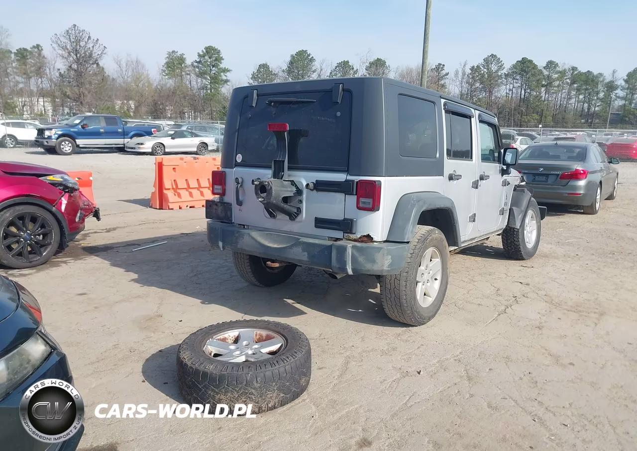 2008 Jeep Wrangler Unlimited X VIN:1J4GA39108L536539 - 4