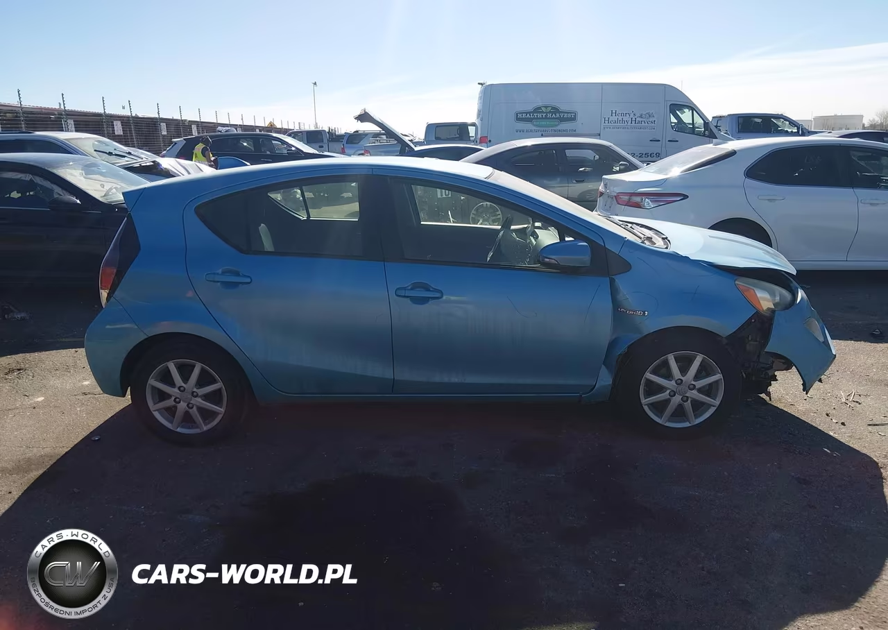 2016 Toyota Prius C Four-One-Persona Series-Three-Two VIN:JTDKDTB3XG1136033 - 14